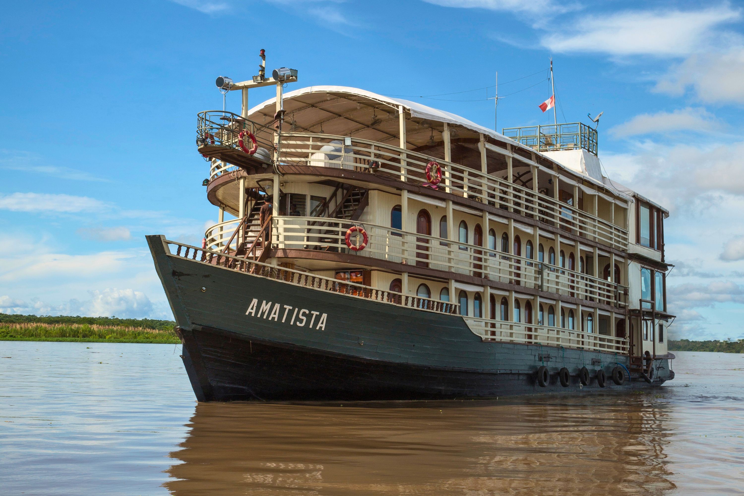 9のクルーズ船アマゾン - LiveAboard.com